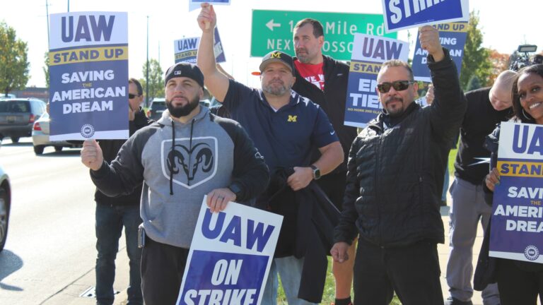 UAW-Stellantis staff approve new contract