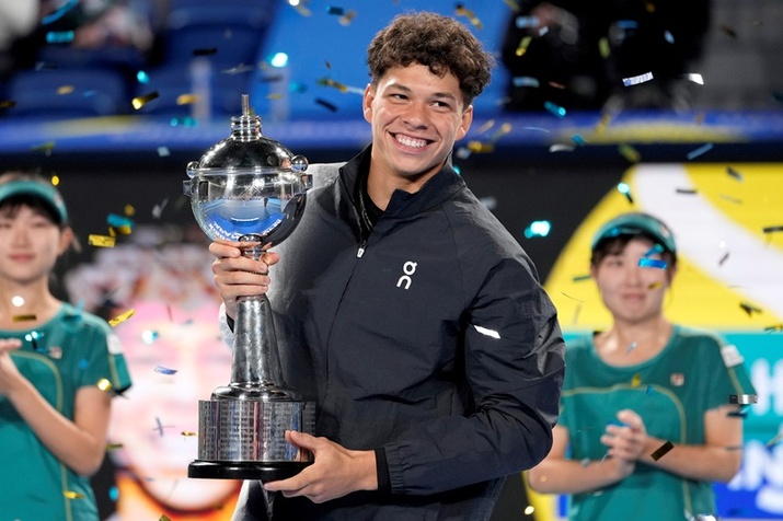 Shelton defeats Karatsev in Tokyo to win first ATP title